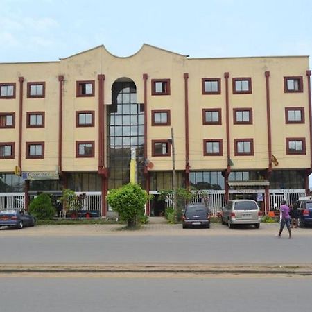 Denver Plaza Hotel Douala Bagian luar foto