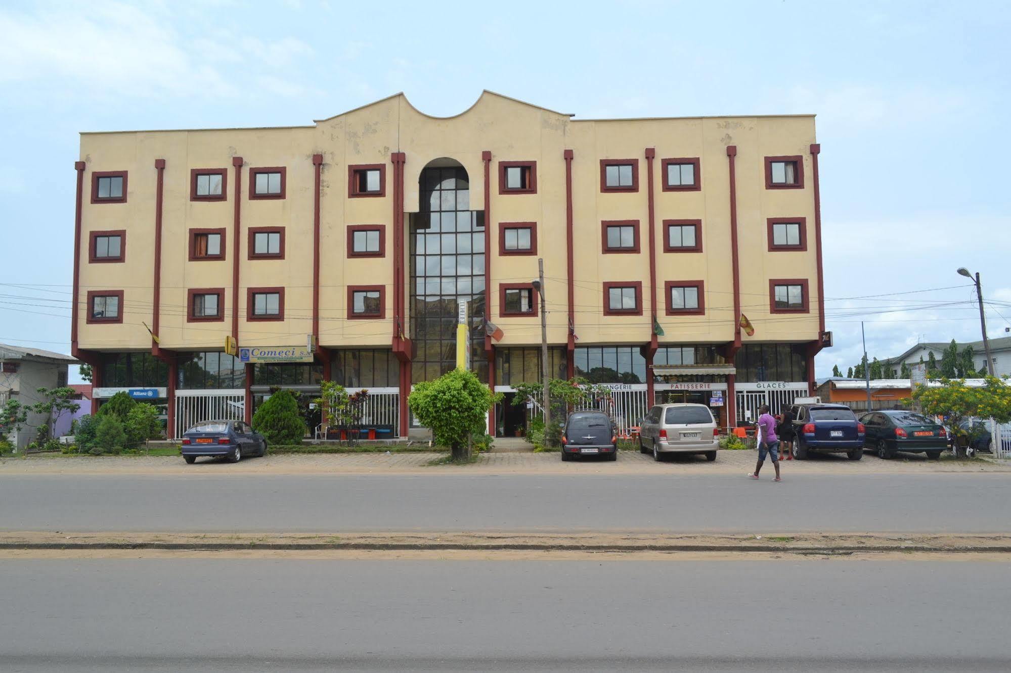 Denver Plaza Hotel Douala Bagian luar foto