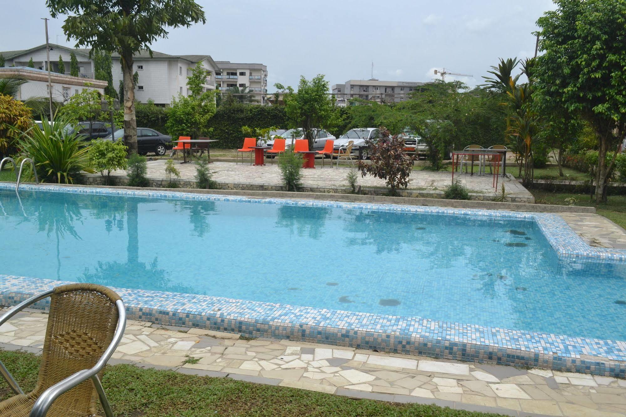 Denver Plaza Hotel Douala Bagian luar foto